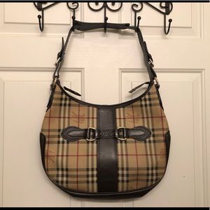 Burberry shoulder bag. Is in good condition.